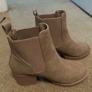 SINGLE SHOE LEFT ONLY MIA Beige Bootie Amputee 6.5 NEW